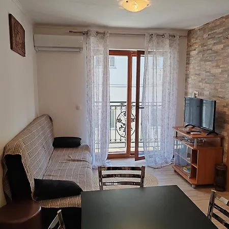 Neda Apartment *